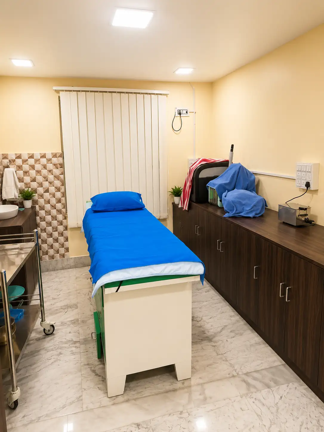 Advanced skin and laser treatment room at Isha Skin Care Institute of Skin Hair & Aesthetics, Uttarpara, Hooghly, West Bengal 712232 offering dermatology and aesthetic procedures.